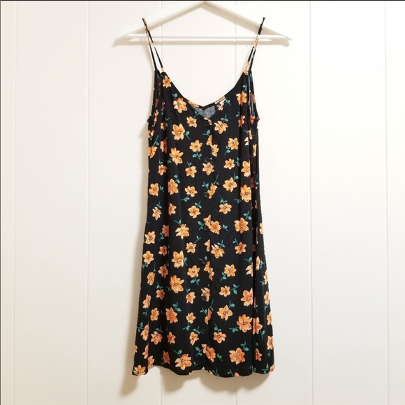 H&M Dresses & Skirts - H&M Floral Dress